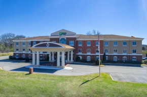 Отель Holiday Inn Express Hotel & Suites Talladega, an IHG Hotel  Талладега